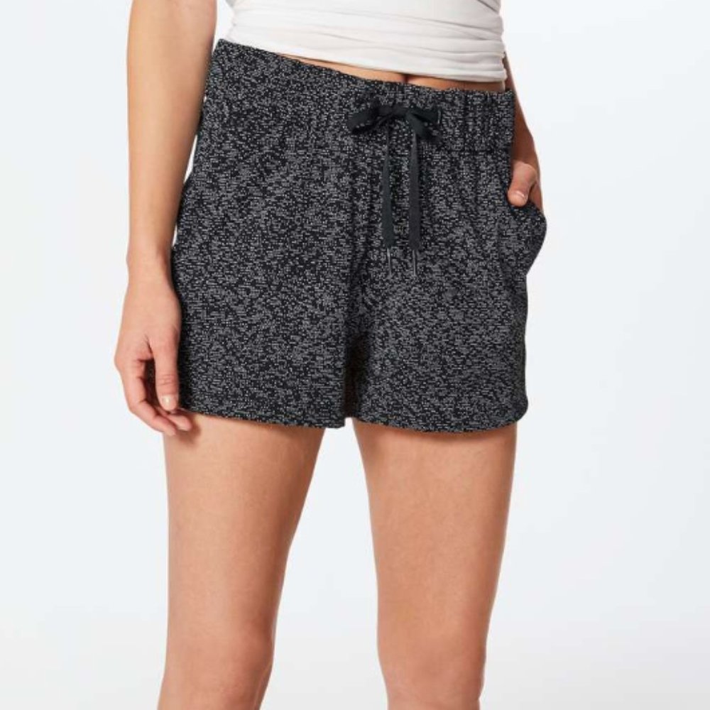 Lululemon On The Fly Short Mid Rise 2.5" Pockets